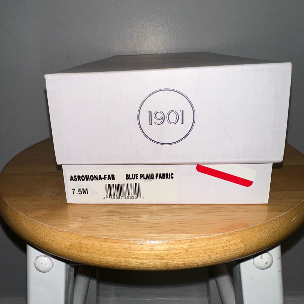 1901 Pumps - image 7